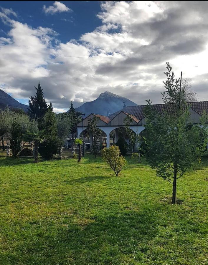 Guesthouse Lord Byron Tepelene Экстерьер фото